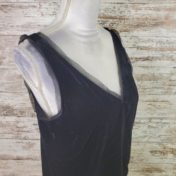 Chelsea28 Black Sleeveless V-Neck Crushed Velvet Top Size Small - Picture 3 of 8
